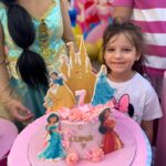 Julia Paredes Instagram - Un 7ème anniversaire parfait pour notre princesse 👸 Merci aux prestataires, nos amis et ceux de Luna et la famille qui est venue de France . De beaux souvenirs pour Luna et tout le monde 💗 Catering and cake @lapatisseriedc Event @event.kids.dubai #birthday#anniversaire#daugher#girl#7yearsold#family #collaboration#catering#cake#frenchfood#dubai🇦🇪