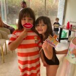 Julia Paredes Instagram – Back to school party! Histoire de fêter la rentrée et se retrouver les amis qu’on a pas eu l’occasion de voir pendant les vacances . La rentrée pour nous commence mardi , bonne rentrée si c’est pour demain et bonnes vacances aux parents 😅
#backtoschool#friends#party#fun
