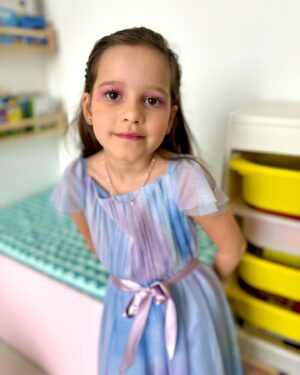 Julia Paredes Instagram - Un 7ème anniversaire parfait pour notre princesse 👸 
Merci aux prestataires, nos amis et ceux de Luna et la famille qui est venue de France . De beaux souvenirs pour Luna et tout le monde 💗
Catering and cake @lapatisseriedc 
Event @event.kids.dubai 
#birthday#anniversaire#daugher#girl#7yearsold#family #collaboration#catering#cake#frenchfood#dubai🇦🇪