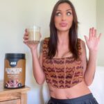 Julia Paredes Instagram - Pas touché au Flexpresso promis! Nouvelle offre @esncom avec la Flexpresso week ! -25% sur Flexpresso et protein pudding , 30% sur designer flavor powder , 20% sur la whey vegan et vêtements avec le code PARISI ! Bon sinon mes cheveux ont la même couleur que le pot ? Haha #new#flexpresso#protein#esn#publicite