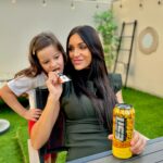 Julia Paredes Instagram - Quand tu es maman tu ne peux plus prendre ton goûter tranquillement, entre autres d’ailleurs 😅 Barre proteinée et crank energy ( boisson énergisante zéro sucre , zéro calories, vitamines et électrolytes) de chez ESN, meilleure des qualités et des dosages . Vous avez encore -20% sur tout le site jusqu’à demain avec le code PARISI (lien dans ma bio) #mum#publicite#fitness#food#instagram#instagood
