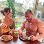 Julia Paredes Instagram - Protéin pancake Time 🥞 Vous avez -20% sur tout le site fr.esn.com et -25% sur les protéines designer et boissons protéinées @esncom @int.esncom #collaboration#fitness#publicite#esn