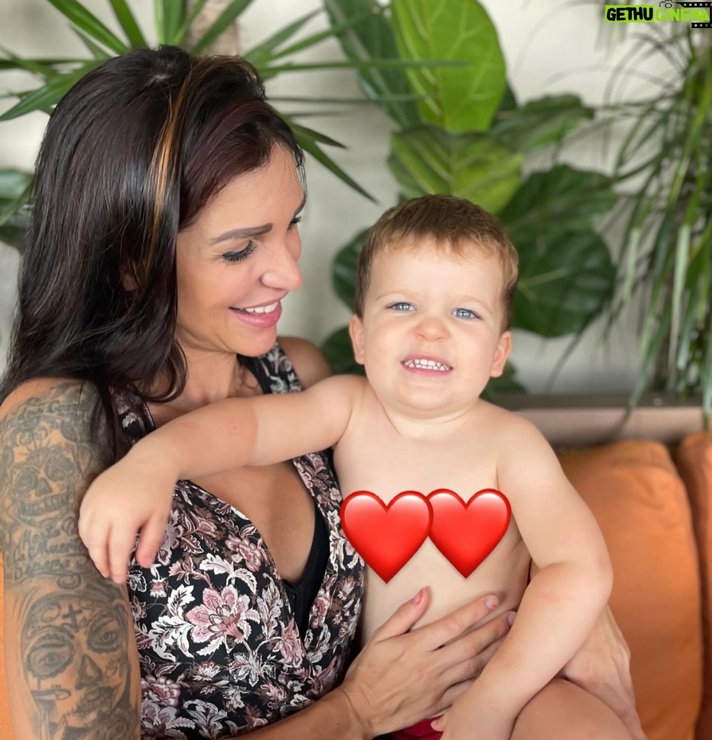 Julia Paredes Instagram - Cet enfant est un vrai petit clown d’amour! Un vrai bonheur avec un caractère bien trempé déjà! C’est fou ce que nos enfants grandissent à une vitesse folle, je trouve qu’il a changez vous ne trouvez pas ? #love#monamour#monfils#meilleursmoments