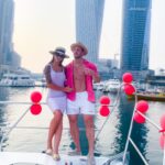 Julia Paredes Instagram - Suivez nos retrouvailles dans mamans et célèbres, demain 11h30 épisode inédit sur @tfxtv . Vous pourrez voir la petite surprise du bateau 🛥️ qui ne s’est pas passée comme prévu 😂 @maximeparisi_ifbbpro