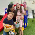 Julia Paredes Instagram - Joyeuses fêtes de Pâques 🐣 Mon état s’améliore je peux enfin profiter de ces moments si précieux avec mes amours ❤️ #happy#easter#paques#family#instagram#instagood#mum#mumlife#dubai