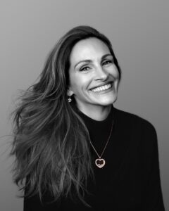 Julia Roberts Instagram - 😊😊😊😊😊 #Chopard #HappyWithChopard #InternationalDayOfHappiness