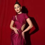Julia Sanina Instagram – Mua and style @slavachaika 
Hair & photo @vi_datsiuk 
Outfit @lamare_official