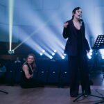 Julia Sanina Instagram - Довгоочікуваний анонс! Анонс авторського проєкту Тіни Кароль «Дім звукозапису» 🎙 «ДЗЗ» — це сучасне прочитання форматних вокальних шоу, але створене спеціально для YouTube-аудиторії. Ціль проєкту: поповнити музичний каталог України та надати нове життя пісням, які несправедливо забуті. Дослідити історію обраної пісні та записати свою версію наживо з першого дубля. Зробити це з найкращими музикантами країни у стінах легендарного Будинку звукозапису Українського радіо. Слідкуйте за сторінкою проєкту @dim_zvukozapysu, аби першими дізнатися дату премʼєрного епізоду за моєї участі. Photos: @natakurgan MUA: @slavachaika Hair: @vi_datsiuk Style: @olya.revutska Outfit: @leskizzo, @to_be_accessories