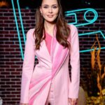 Julia Sanina Instagram – Премʼєра шоу «Пісня мого життя» сьогодні о 21:00 на 1 1 Україна🩷

Mua & style @slavachaika 
Hair @vi_datsiuk 
Outfit @valerykovalska