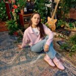 Julia Sanina Instagram - Відчувати, шукати семпли досвіду інших під час створення власної історії Поєднуй у своїх образах історію та сучасність з ікононічними кедами PALERMO від @pumaukraine 🌸 Вже на ua.puma.com Photo: @danya.pryvit Mua: @slavachaika Hair-style: @vi_datsiuk