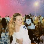 Julia Simoura Instagram - this night is sparkling ✨ HELLO 2024🤍