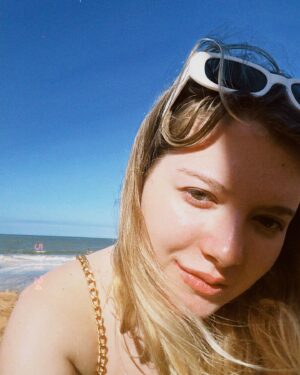 Julia Simoura Instagram - amanhã há de ser outro dia