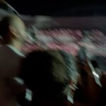 Julia Simoura Instagram - uma das noites mais incríveis, mágicas e especiais da minha vida. a juju criancinha jamais imaginaria que 15 anos depois teria seu maior sonho realizado, cantando histericamente todas as músicas que marcaram a infância. feliz demais! 🥹❤️‍🔥✨ #SoyRebeldeTour
