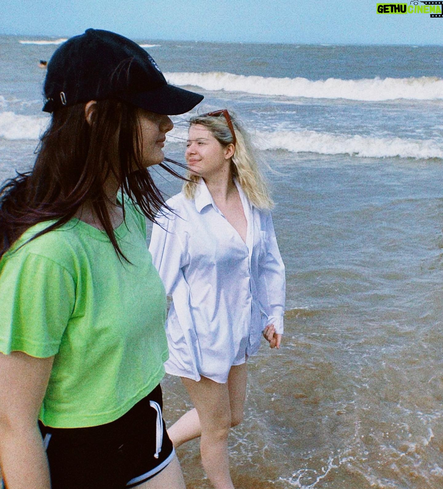 Julia Simoura Instagram - she loves the free fresh wind in her hair life without care