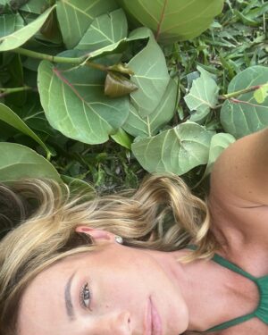 Juliana Didone Instagram - Sei lá, mil folhas… 🍃🍁🍃🍂🌱