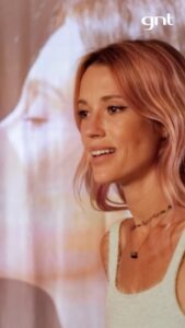 Juliana Didone Instagram - “Nosso instinto sempre fala com a gente”. O relato de parto da @julianadidone emocionou todo mundo. Forte e importante, né? #BoasVindasNoGNT Relembre essa e outras histórias no @globoplay canais