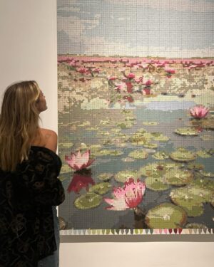 Juliana Didone Instagram - Memórias e correntezas. 

O título da exposição já foi um tiro, e as obras da @jeaneterra Ah! Muita, muita beleza. 🤍

Pra ver @galeria_anitaschwartz