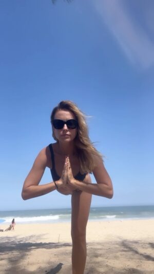 Juliana Didone Instagram - Depois da boêmia, banho de mar! 🌈☀️