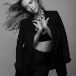 Juliana Didone Instagram - “The answer, my friend, is blowin’ in the wind The answer is blowin’ in the wind…”