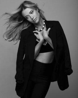 Juliana Didone Instagram - “The answer, my friend, is blowin’ in the wind
The answer is blowin’ in the wind…”