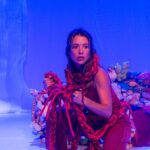 Juliana Didone Instagram – Dia Mundial do Teatro! 🎭

Meu lugar preferido da vida. 
Onde tudo se acende. Transcende,
Provoca. Faz Refletir. Expande, se expõe. 
A vulnerabilidade em jogo, arte viva, que se faz com o outro. Teatro, te adoro! Te aplaudo. Te brindo. Rezo por ti. Pela existência eterna. Poeira de esperança, ar fresco, transformação. Dor, amor, tudo em chamas. Em cura. Em transa. Em transe. Teatro. Evoé!

* Foi ontem eu sei, mas o delay já faz parte do meu jeitinho, rs. ☺️