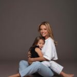 Juliana Didone Instagram – Eu quero dilatar a memória!

👩‍👧🩷

📷 @edurodriguesofficial 
💄 @danikobert