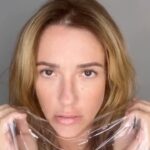Juliana Didone Instagram - ….ja nascemos sendo um perigo, mas é preciso escolher pra quem. Texto @marcelascheid 🌹