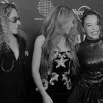Juliana Velásquez Instagram - Perdón pero, uno no habla con sus musas todos los días y no todos los días te dicen que te vieron cantar su música 😭💘🫧🐠🩵🇨🇴🌊 Amigos, que mágico compartir esto con ustedes 🩵 Los amo. @amaliaandrade_ @juanchomunoz #ReleaseParty #LMYNL @shakira