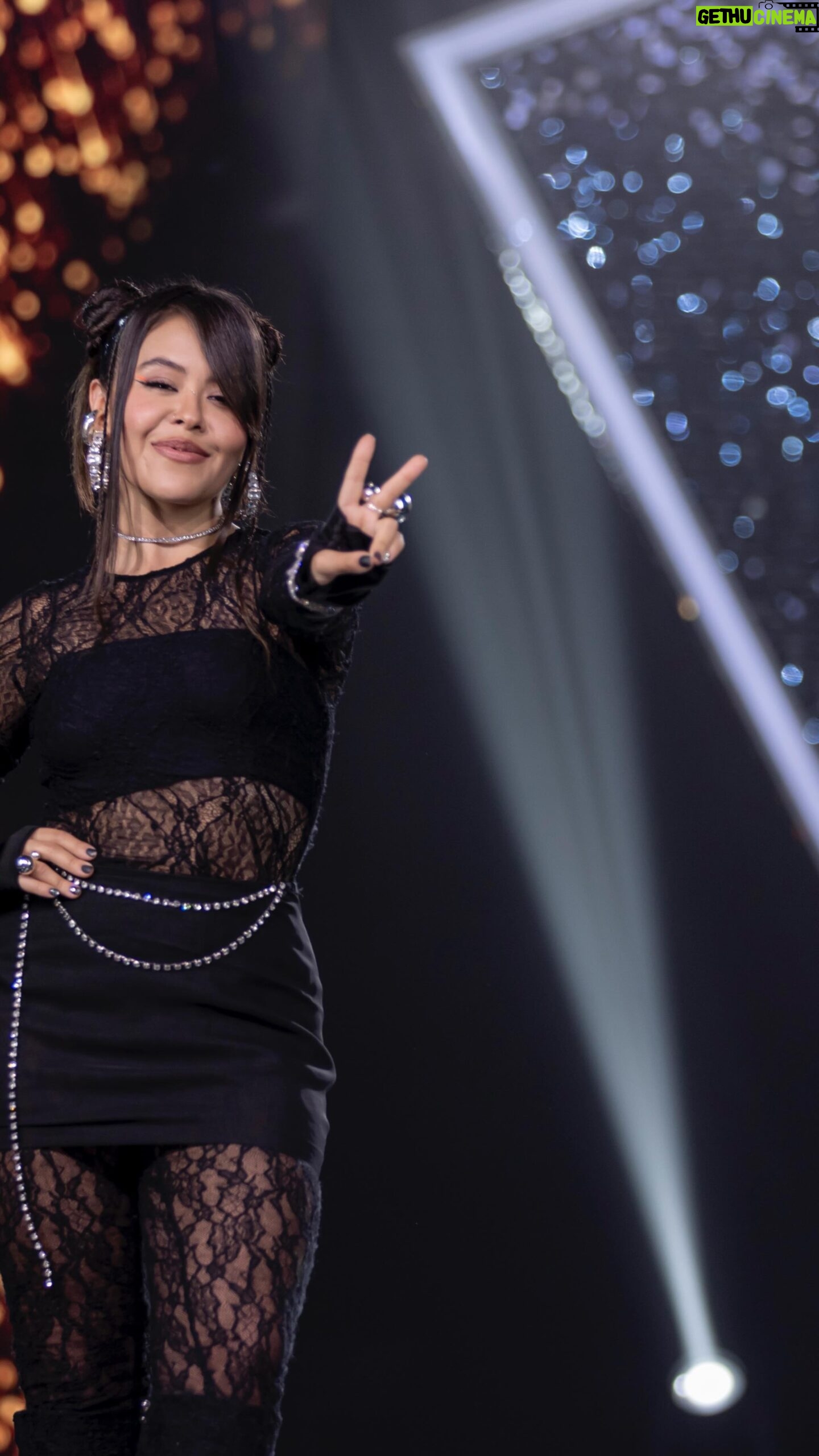 Juliana Velásquez Instagram - E S T A N O C H E ❤️🔥 🎙️ 📺 • • • Nos vemos en el diamante de @lavozkidscolombia apoyando al Team de mi preciosa y admirada compañera @greeicy 💘 y aún talento que me tiene enamorada. NOS VEMOS EN LA TELE. @caracoltv