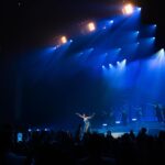 Juliana Velásquez Instagram - LO DE ANOCHE FUE, ALUCINANTE 🥹😭🩵🌊📖 No alcanzan las palabras para explicar la luz y el amor que se sintió en la SEGUNDA FECHA de “MAR ADENTRO” en vivo 🫧 (La primera que existió). GRACIAS X SIEMPRE SER MÁS DE LO QUE CUALQUIER PERSONA SE MERECE 😭 HOY, CERRAMOS CON BROCHE DE ORO MI CIUDAD. #MarAdentroEnConcierto 📸: @eljuanpa___ y @1javierfranco Vestuario: @julianareyes1 @lajulieta.producciones Ejecución: @mercedesolano_moda 🩵 Mk&Hair: @lamajamakeup x @andreacreeenlamagia