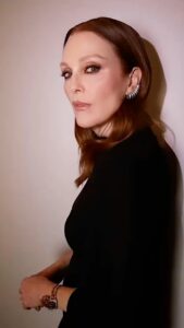 Julianne Moore Instagram - #GothamAwards2023 💄@hungvanngo @jaydenhopham 💇‍♀️ @hairbyorlandopita 👗@kateyoung  @nataliegilhool  @ysl @anthonyvaccarello @belperron 💅@ginailsinc 💆‍♀️ @fabricioormonde @thegotham