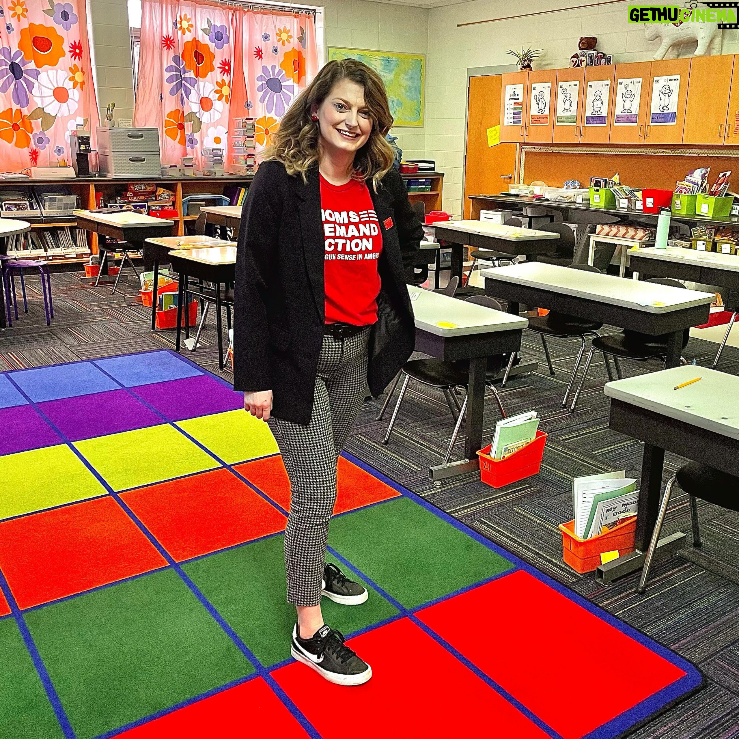 Julianne Moore Instagram - Meet Jamie Oberheu (@oberheuj) of Waterloo, Iowa: a second-grade teacher, @momsdemand local lead, and this week’s #WomanCrushWednesday. Jamie, with 15 years of teaching experience and a fervent commitment to gun safety, found her advocacy propelled into greater significance when, last Friday, Iowa Governor Kim Reynolds discreetly signed a dangerous bill into law. This legislation grants all school employees the ability to carry firearms within schools with qualified immunity, despite significant opposition from the people of Iowa. This decision, which follows a mass shooting at Perry High School, has stirred Jamie to speak out: “As a result of this tragedy, our governor and state legislators are passing a bill that arms teachers and school personnel. This is absurd: allowing more guns will not remove guns from schools. It makes it even more dangerous.” The decision made in Iowa is deeply upsetting —schools ought to foster an environment of education and growth, not one tainted by fear and violence. Jamie’s choice to join Moms Demand Action reflects her refusal to accept the status quo of school shootings and reckless policies. Instead, she took action by becoming a local chapter lead, educating her community through @besmartforkids, and participating in and completing the Demand a Seat program to become a Gun Sense Candidate. Jamie’s dedication, along with that of many others in Iowa, who are speaking out against the shortcomings of their elected officials, is truly inspiring. Let’s stand with them by texting IOWA to 644-33, demonstrating that we refuse to accept this decision and are committed to voting for school safety in November.
