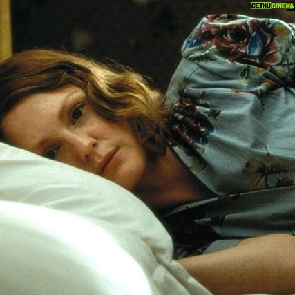 Julianne Moore Instagram - #fbf Laura Brown in #TheHours directed by #StephenDaldry