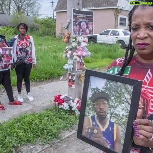 Julianne Moore Instagram - This week’s #WCW goes to the eternally deserving La'Tatia Stewart. La’Tatia was a dedicated, compassionate, and resilient advocate, who fought for gun safety in East St. Louis, IL to honor the life of her son, Gregory, who was shot and killed on May 29, 2020. La’Tatia was a mother and a grandmother, raising Gregory’s young children after he was killed. Tragically, earlier this year on May 3, 2023, La’Tatia’s life was taken by gun violence. La’Tatia dedicated much of her advocacy to the realities and the rights of survivors of unsolved gun crimes, but as of now, both La’Tatia and Gregory’s murders remain unsolved. To honor her commitment, leadership, and legacy, @MomsDemand created the La’Tatia Stewart award to recognize a leader who exemplifies a commitment to ending gun violence, who fosters meaningful partnerships in communities highly impacted by gun violence, and who elevates and supports fellow survivors who are working to end gun violence. I’ll share the inaugural recipient of the La’Tatia Stewart award next #WomenCrushWednesday. La’Tatia. ❤️