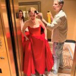 Julianne Moore Instagram - Last night at the @goldenglobes ❤️ @maydecemberfilm @netflixfilm I really love this dress! Thank you @matthieu_blazy #bottegaveneta @cartier @kateyoung @mookievibes @carolinedejean @nataliegilhool @halleybrisker @elaineoffers @fabricioormonde @tracy_clemens you guys are the best- thank you for a great day. 💋