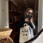Julianne Moore Instagram – It’s new bag season.  Thank you Ali! @casamagazinesnyc