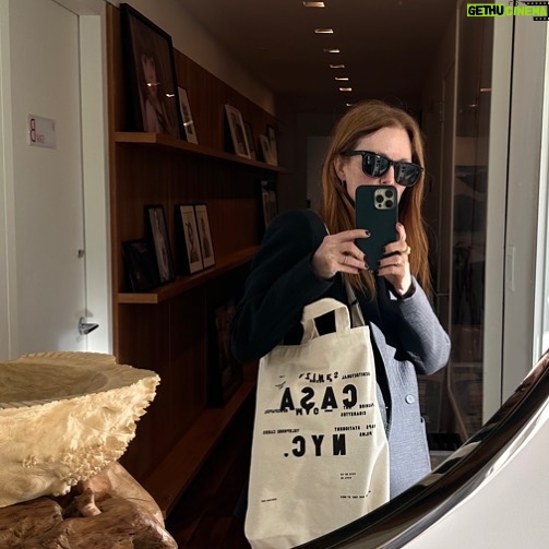 Julianne Moore Instagram - It’s new bag season. Thank you Ali! @casamagazinesnyc