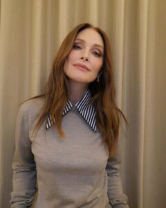 Julianne Moore Instagram - Thank you @kaymontano @owengould and @lucytuckernails for coming to Milan and making look good going out! ❤️ 📸 @owengould #bottegaveneta @matthieu_blazy @mookievibes