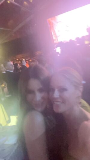 Julie Bowen Instagram - So fun to celebrate a hugely successful night at baby2baby gala with my darling @sofiavergara. (Thank you @versace @taraswennen and @jaymekav for making me presentable. It’s been a while…)