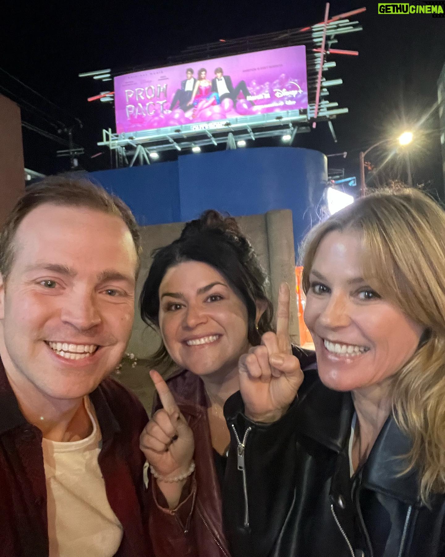 Julie Bowen Instagram - 4 years ago these 3 thought making a teen rom-com would be easy. It wasn’t. Thank you @disneyplus @chineseguy88 for believing in us. Thank you @peytonelizabethlee for saying “yes”! Now go watch Prom Pact on Disney !