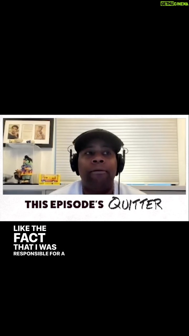 Julie Bowen Instagram - I was lucky enough to watch @kenanthompson perform live an at “All That” taping. They say never meet you heroes but clearly “they” weren’t referring to Kenan. He is gracious and thoughtful and funny AF. It was a huge honor to have him as this weeks Quitter. Listen on @spotifypodcasts, watch us on YouTube via quitterspod.com or find us wherever you get your podcasts!