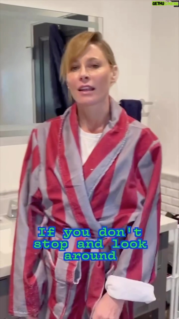 Julie Bowen Instagram - “The question isn’t ‘what are we going to wash,’ the question is ‘what *aren’t* we going to wash?’” -Ferris Bueller (kind of) @jbskrub —— #ferrisbueller #ferrisbuellersdayoff #teenskincare #momofboys