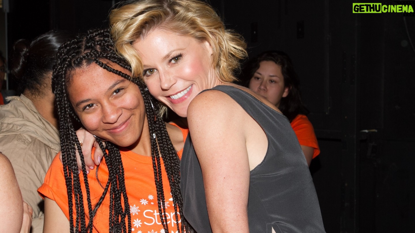 Julie Bowen Instagram - So proud to have worked with all the girls that Step Up has helped over the years. Step Up makes their dreams come true... and you can too! To celebrate today's International Day of the Girl, follow @stepupwomensnetwork or sign up to be a mentee or mentor!