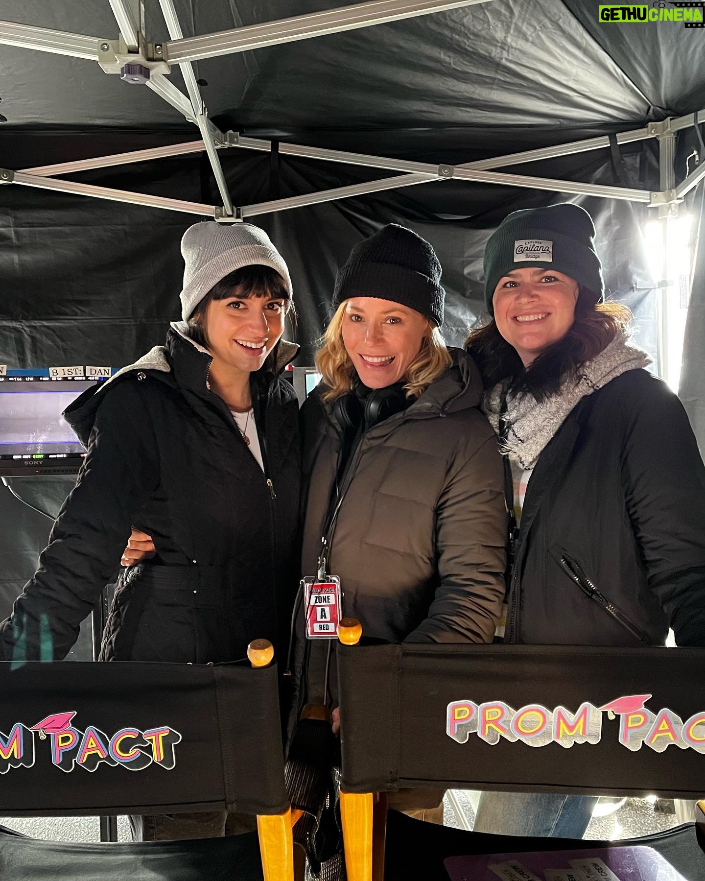 Julie Bowen Instagram - From my kitchen table to set in Vancouver to sharing the premiere of Prom Pact with my kids, this has been an amazing ride!