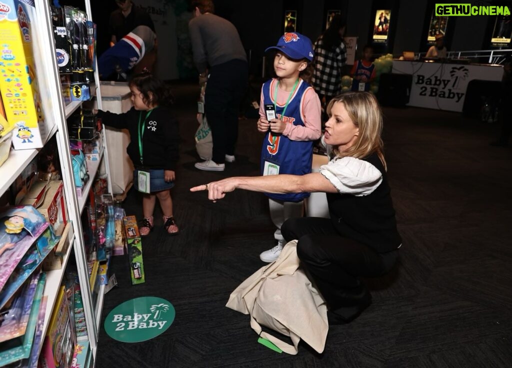 Julie Bowen Instagram - Such a special day at @baby2baby’s Back2School distribution at @thegarden where we provided New York students with everything they need for the classroom plus an unforgettable experience on the court at MSG!”