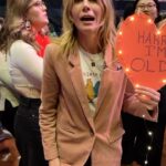Julie Bowen Instagram – I’m here!  HARRY!  @harrystyles @harryflorals