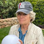 Julie Bowen Instagram - HAPPY BIRTHDAY, MOM! Thanks for getting us all together to celebrate. I love you, even if you’re bad at giant beer pong.