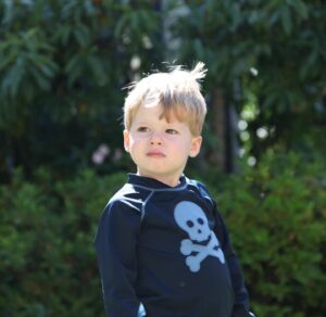Julie Bowen Instagram - 15 years ago this kid showed up and changed my world. Now, I am only permitted to take a picture of the back of his head. Happy Birthday, Oliver! I love you no matter what the view.