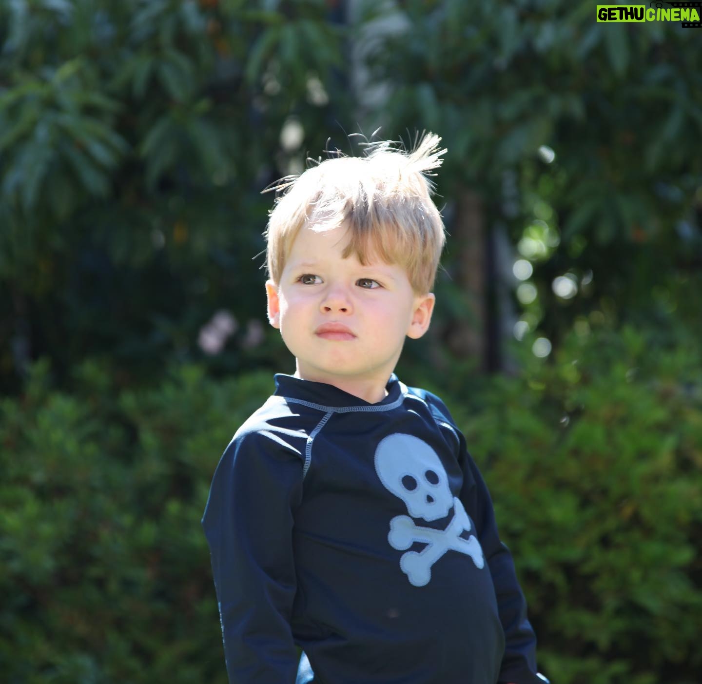 Julie Bowen Instagram - 15 years ago this kid showed up and changed my world. Now, I am only permitted to take a picture of the back of his head. Happy Birthday, Oliver! I love you no matter what the view.