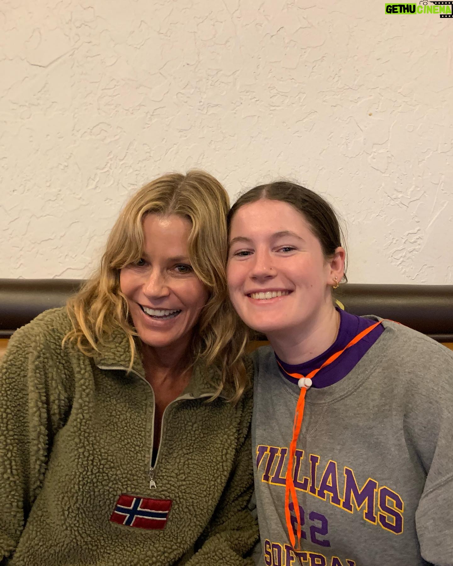 Julie Bowen Instagram - Great day with the Williams softball crew and my sisters. Go Ephs!!